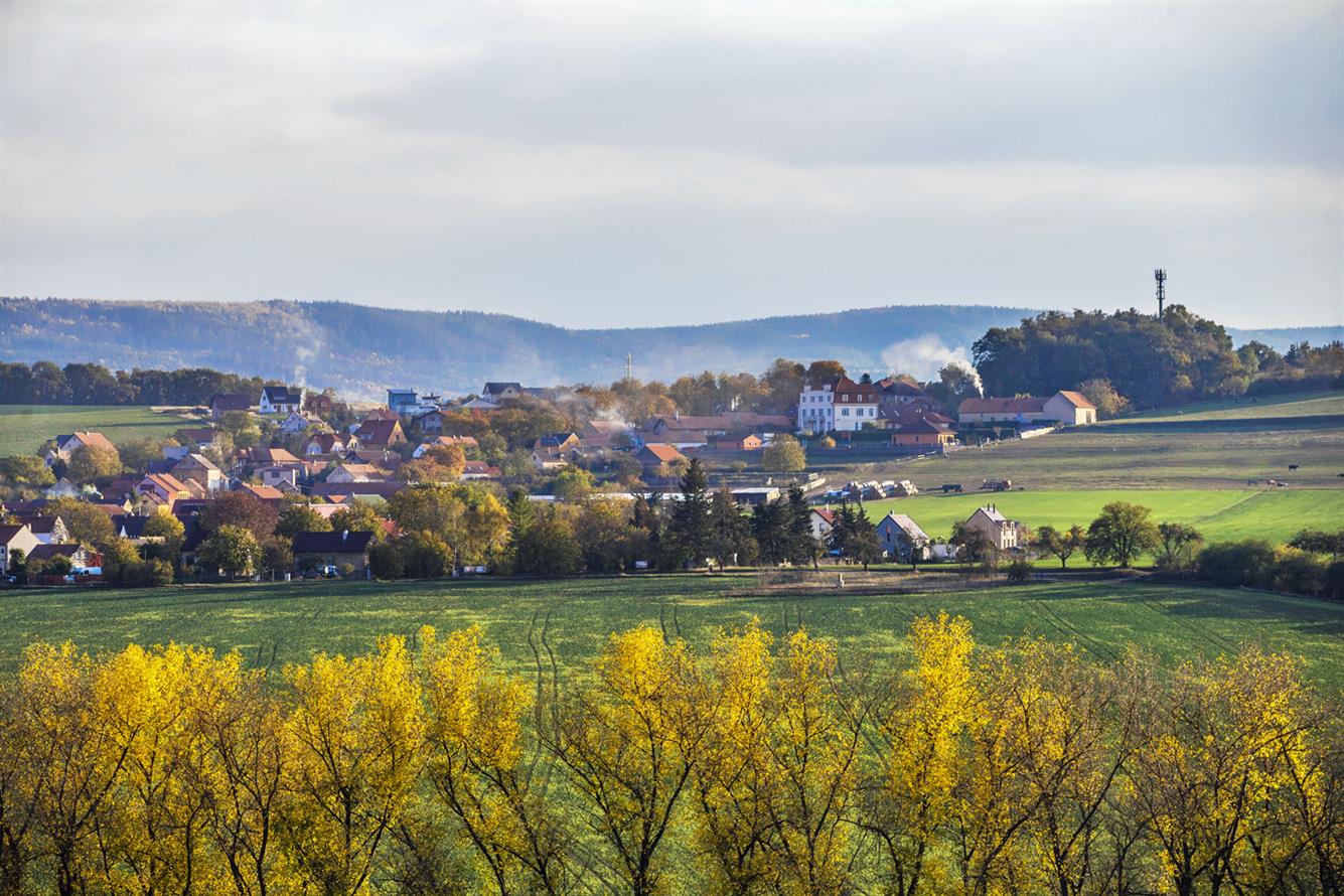 Pohled na Liteň na podzim